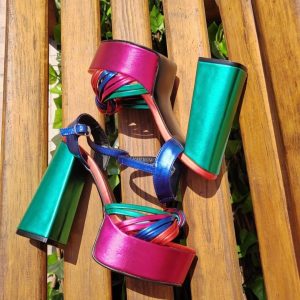 Plataforma multicolor metálico