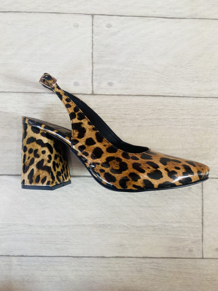 Zapatilla tacón cuadrado, diseño leopardo. - Imagen 3