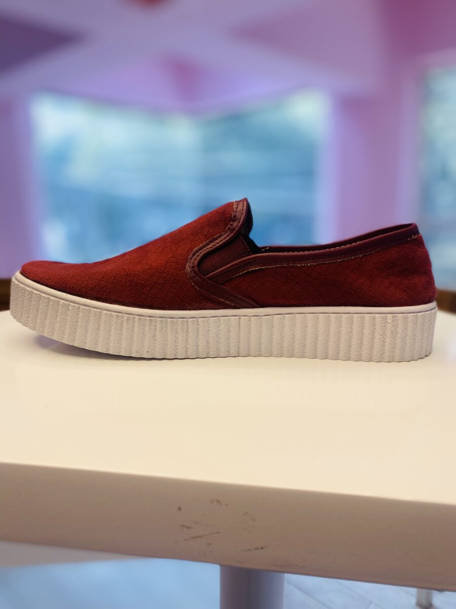 Tenis Slip on, de gamuza diseño de víbora - Imagen 3