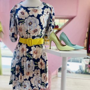 Vestido floreado con cinturón