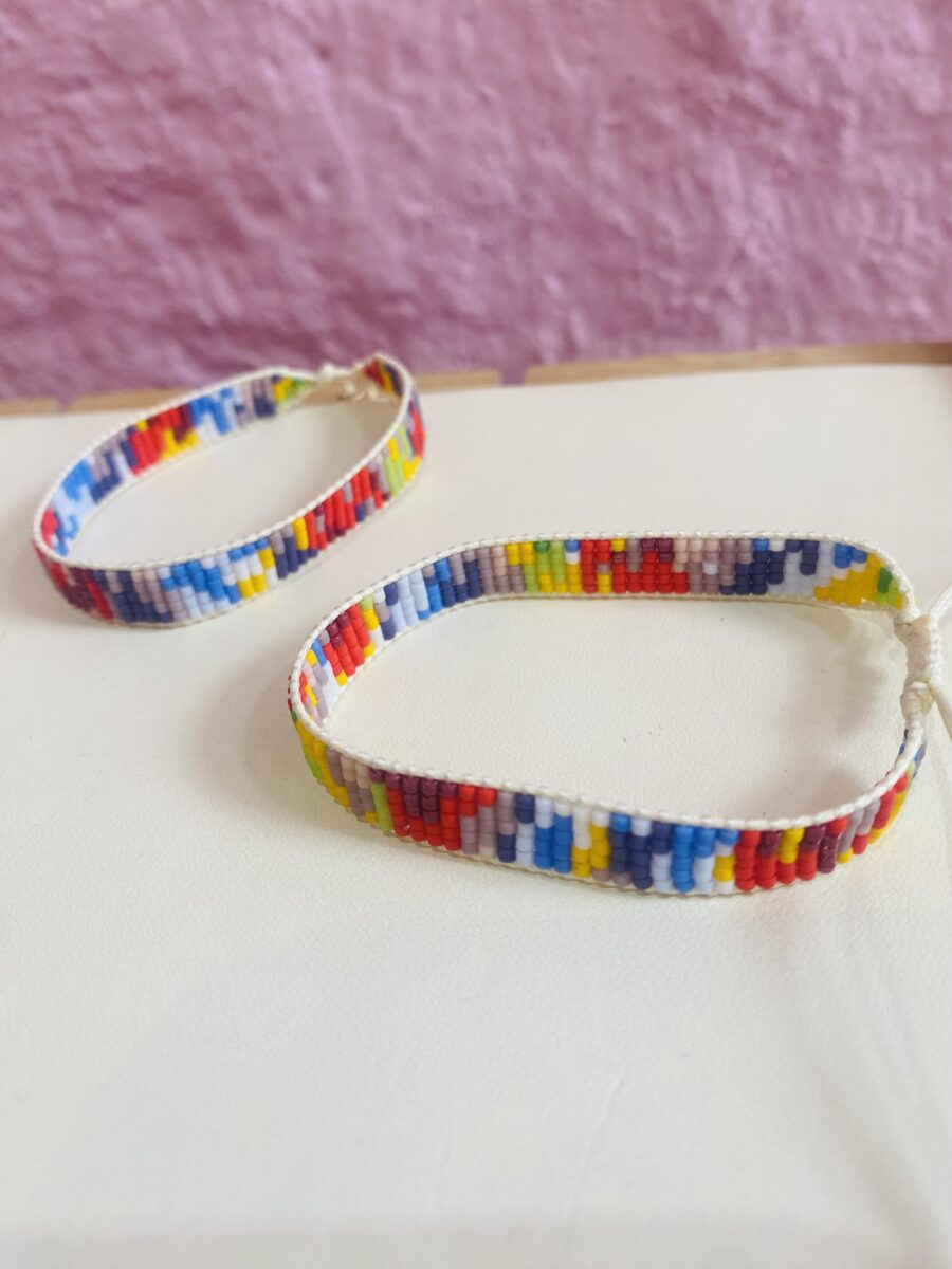 Pulsera de chaquira modelo multicolores