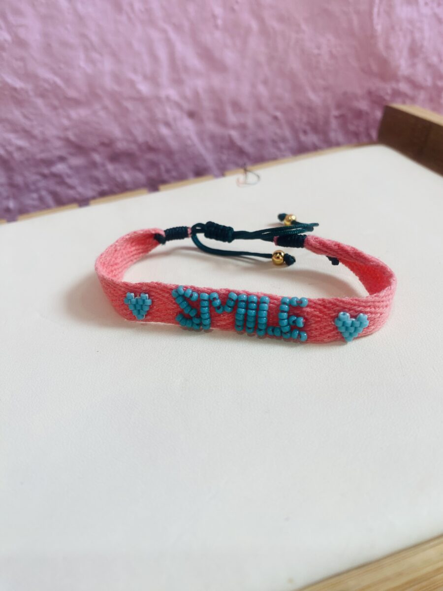 Pulsera de listón y chaquira "Smile"