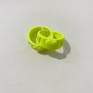 Anillo metálico ajustable corazón amarillo fluorescente