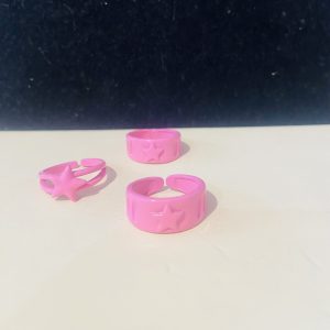 Anillo metálico ajustable "Estrella" rosa barbie