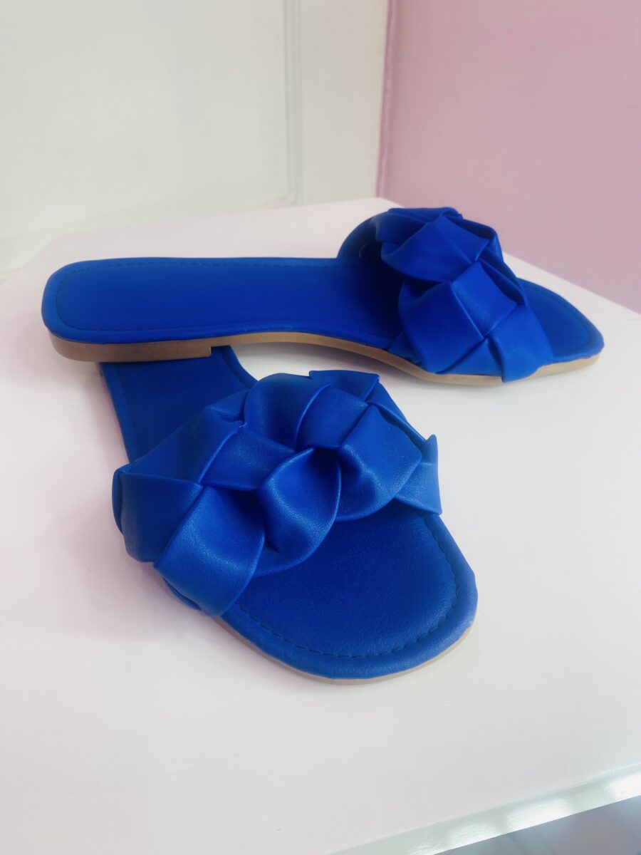 Sandalia con diseño de trenza en azul y fiusha - Imagen 3