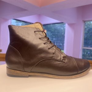 Botín flat en color café