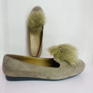 Flats con pompón en color gris