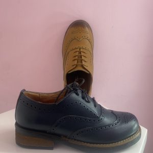 Mocasín de agujeta en miel y azul