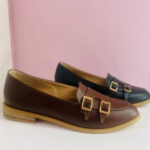 Mocasín con 2 hebillas en tono café