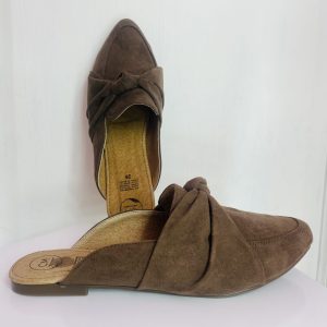 Mule de terciopelo café