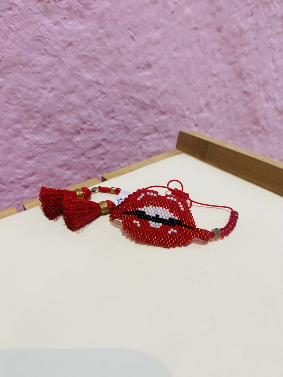 Pulsera de chaquira en forma de beso - Imagen 3