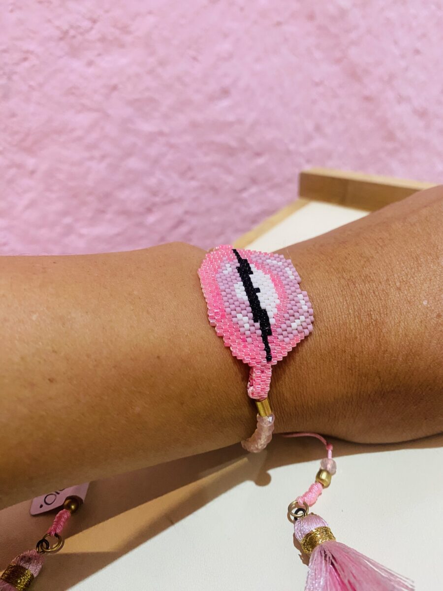 Pulsera de chaquira en forma de beso - Imagen 6