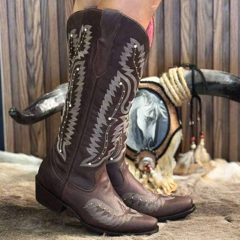 Bota vaquera alta de piel con pedrería modelo Águila (PREVENTA)