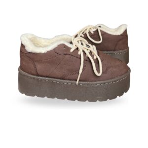 Tenis color chocolate con plataforma e interior de borrega